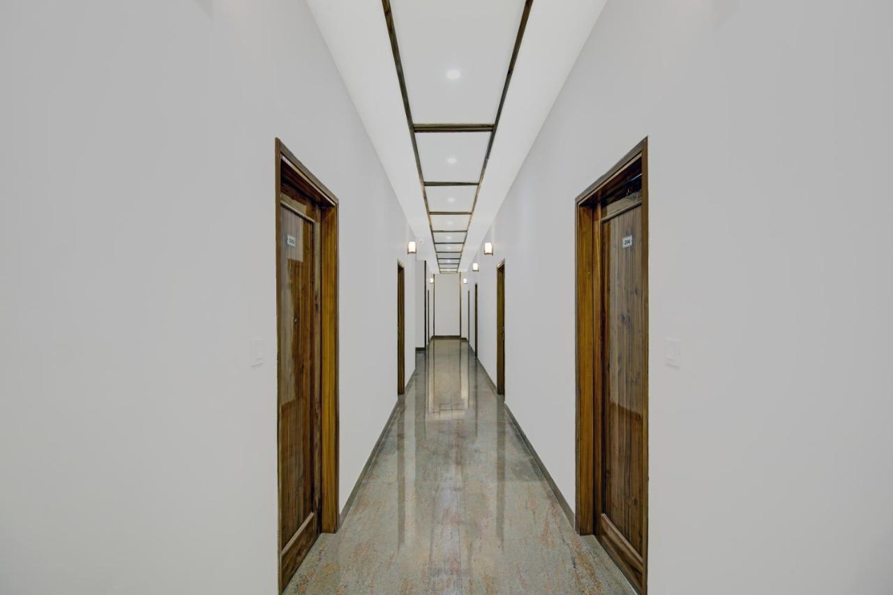 Отель Treebo Royal Salute, Zirakpur Экстерьер фото